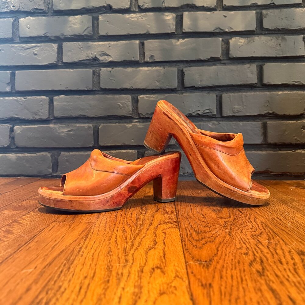 Vintage 1970s Cognac Leather Peep Toe Clogs Slides Mules Wood Platforms Size 7.5